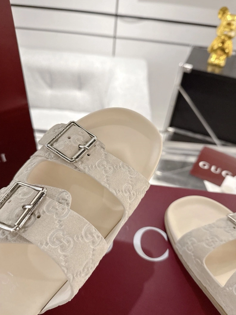 Resilient Gxccx Slippers 157094