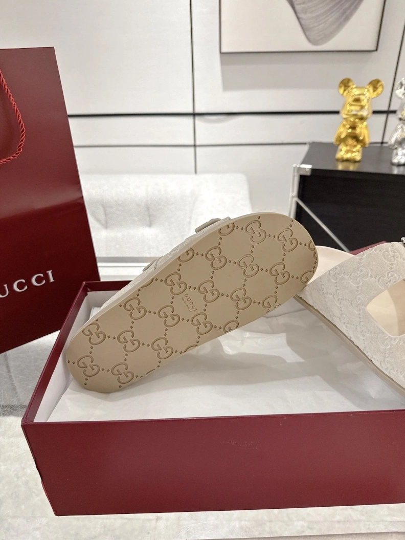 Resilient Gxccx Slippers 157094