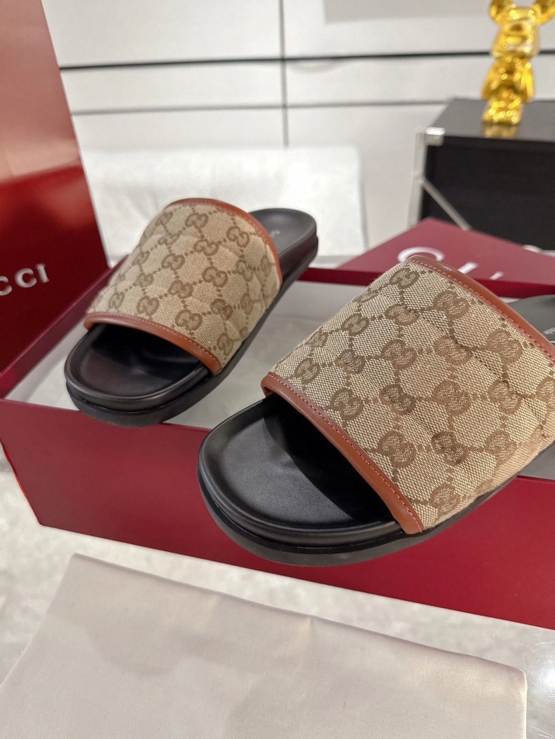Refined Gxccx Slippers 157072