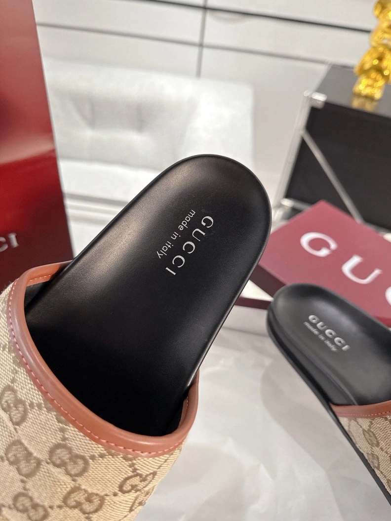 Refined Gxccx Slippers 157072