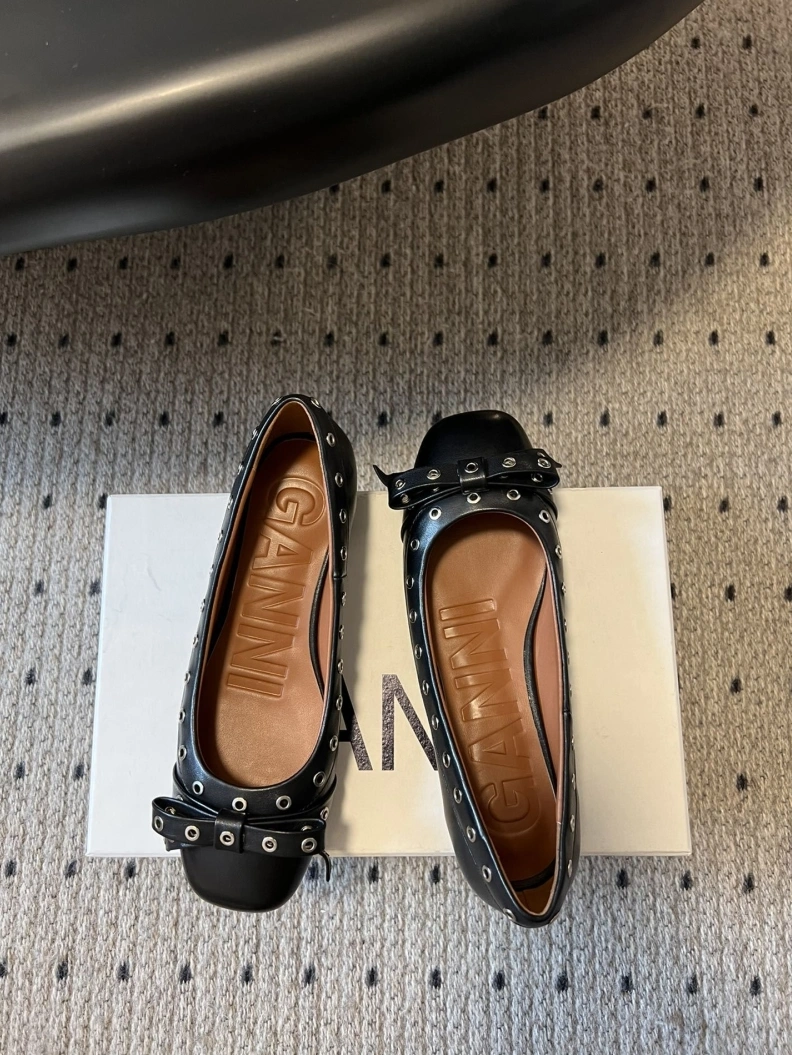Sophisticated Othxr flat shoes 212304