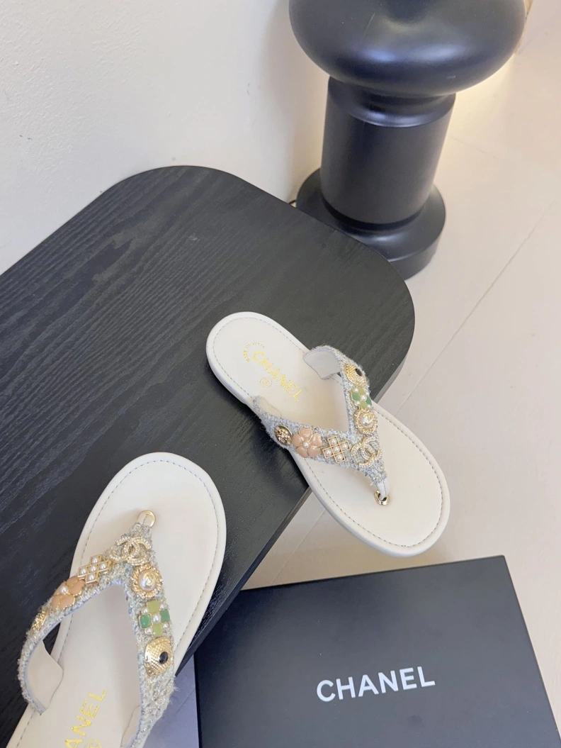 Fashionable Chxnxl Slippers 118949