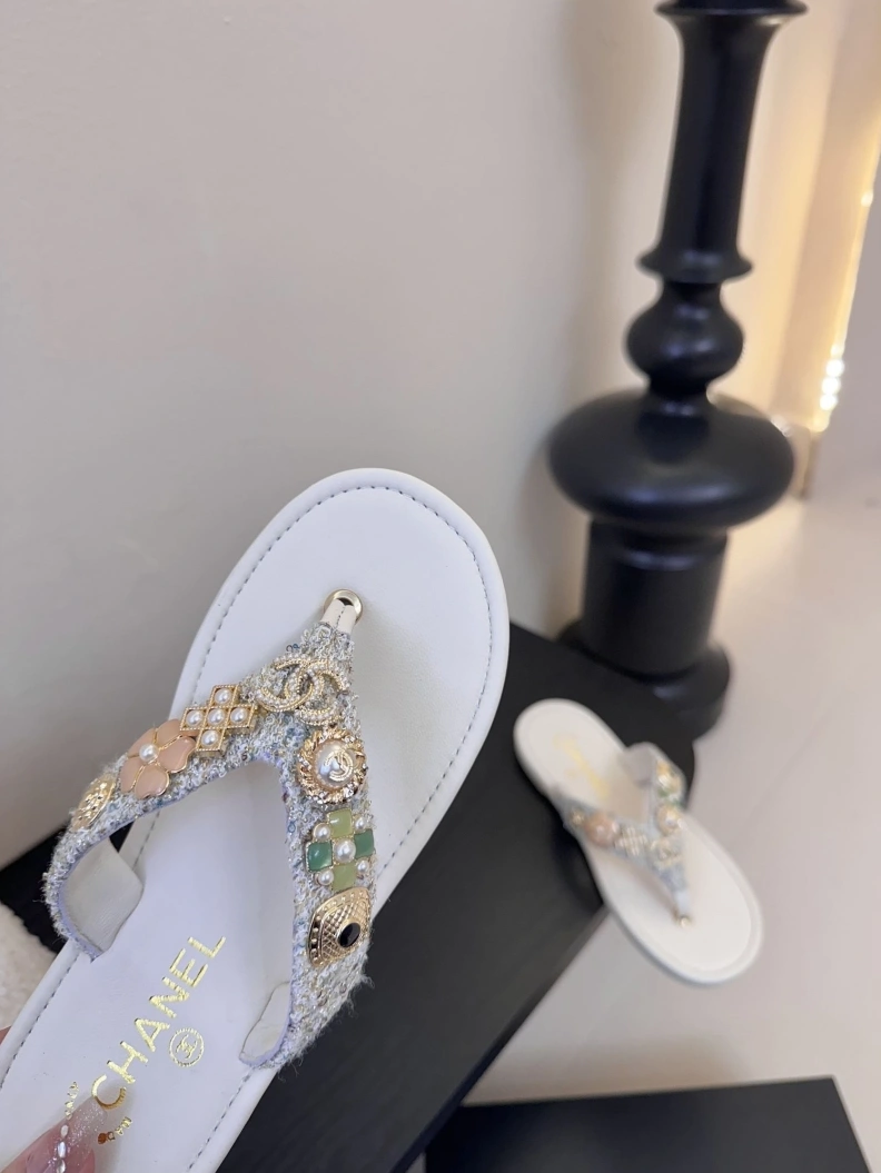 Fashionable Chxnxl Slippers 118949