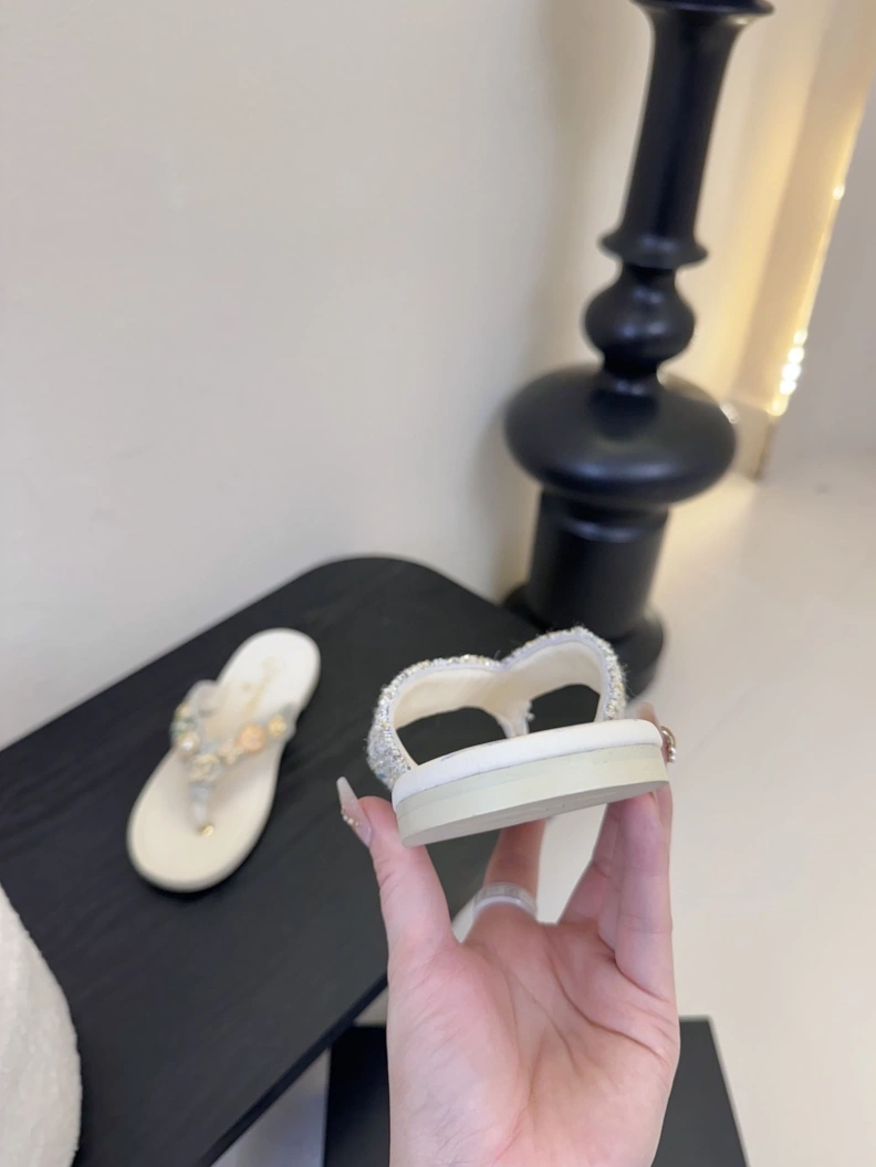 Fashionable Chxnxl Slippers 118949
