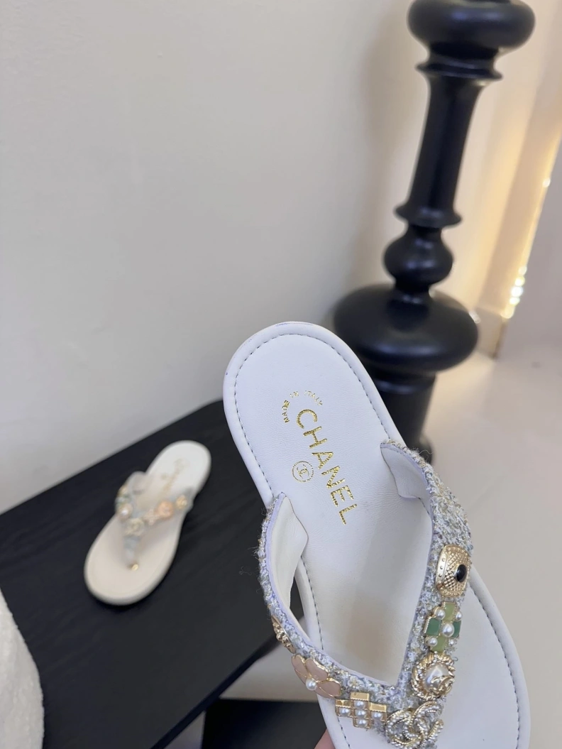 Fashionable Chxnxl Slippers 118949