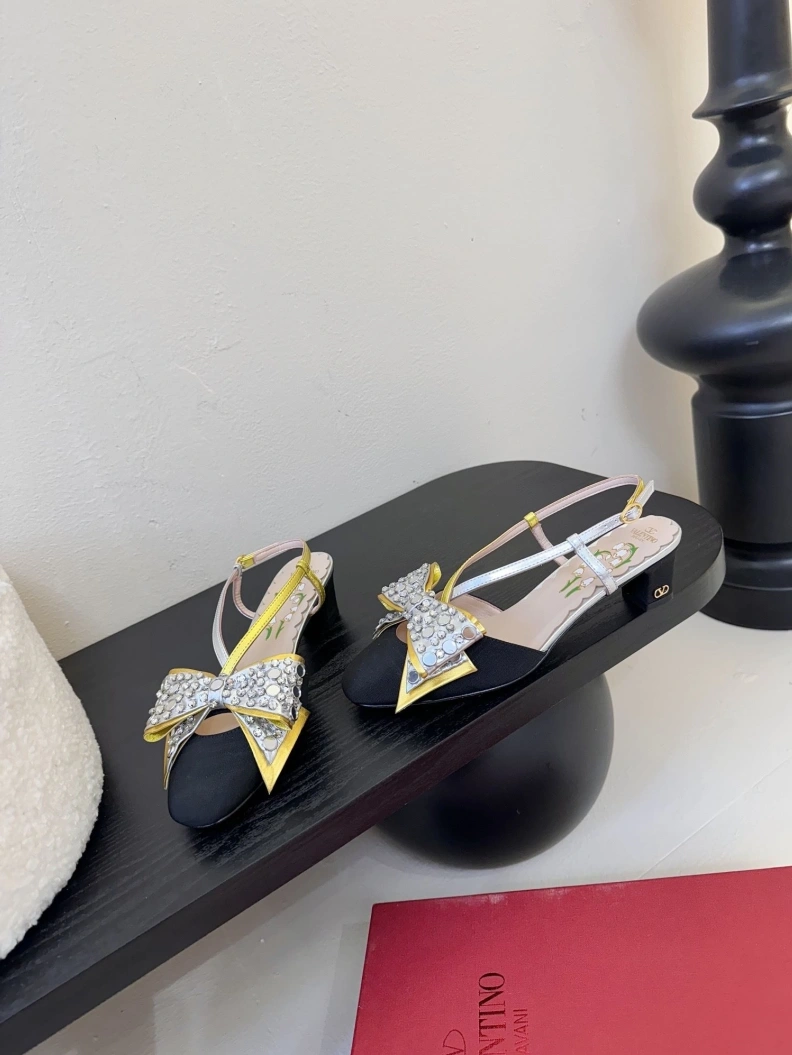 Bold Vxlxntino Sandals 229437