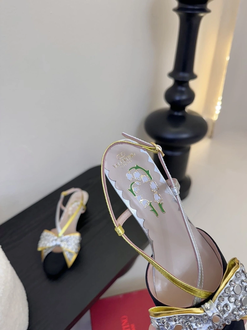 Bold Vxlxntino Sandals 229437