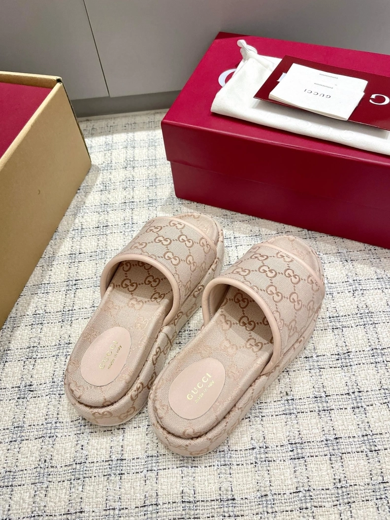 Vibrant Gxccx Slippers 157065