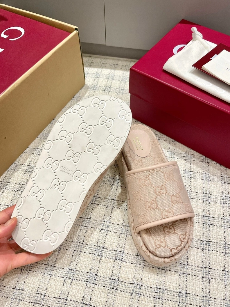 Vibrant Gxccx Slippers 157065
