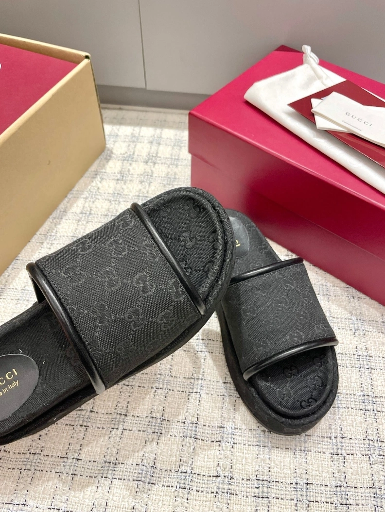 Stylish Gxccx Slippers 157061