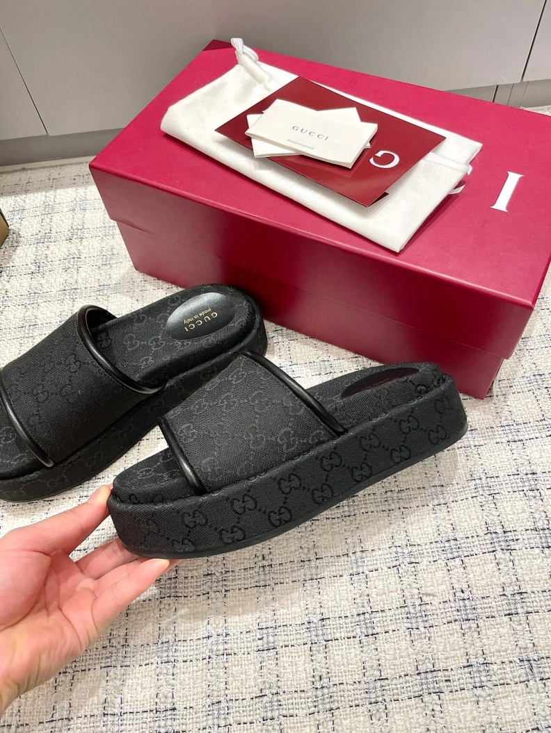 Stylish Gxccx Slippers 157061