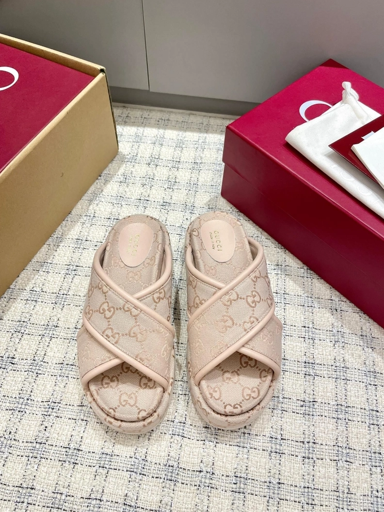 Minimalist Gxccx Slippers 157059