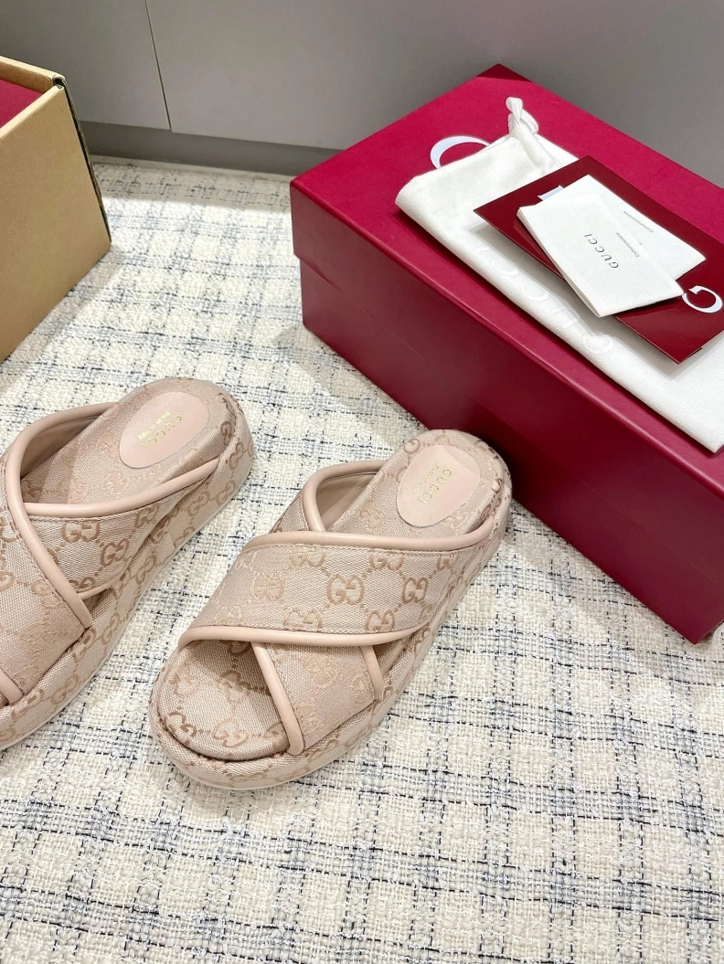 Minimalist Gxccx Slippers 157059