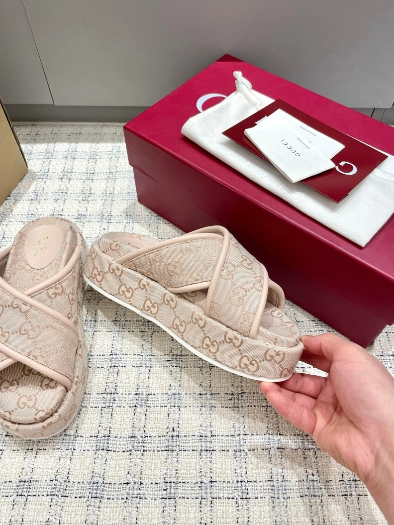 Minimalist Gxccx Slippers 157059