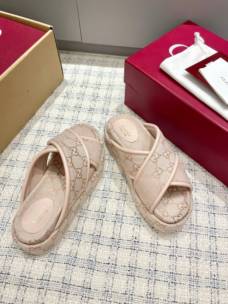 Minimalist Gxccx Slippers 157059
