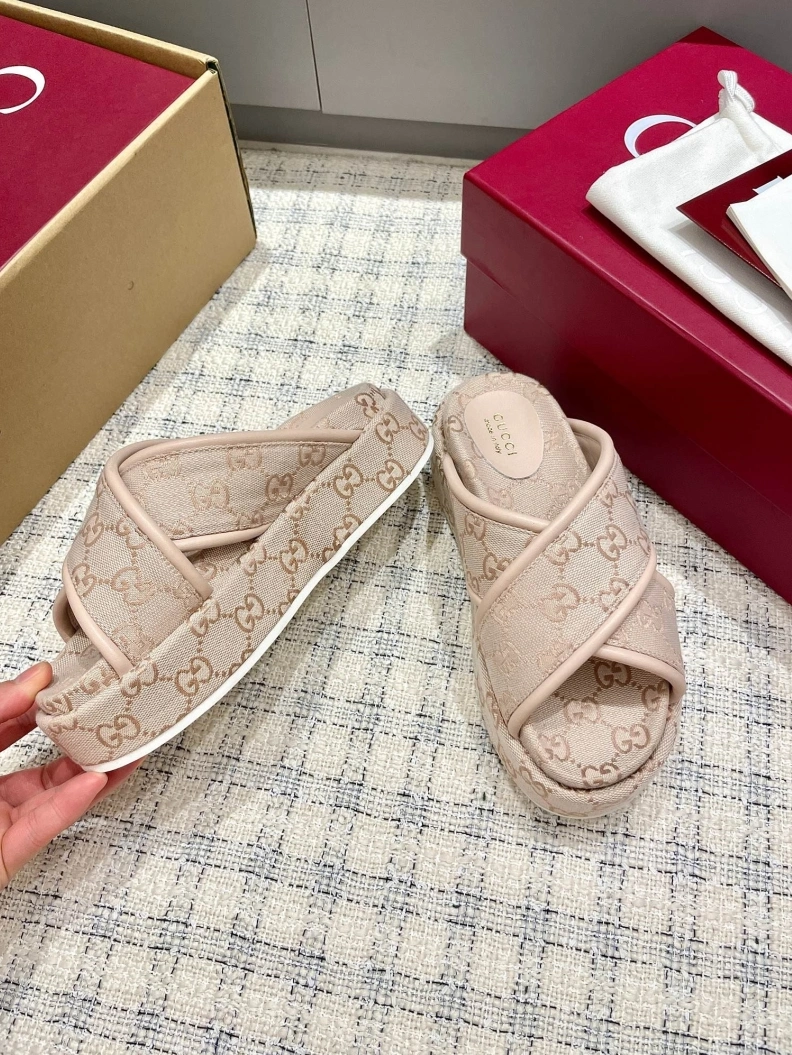 Minimalist Gxccx Slippers 157059