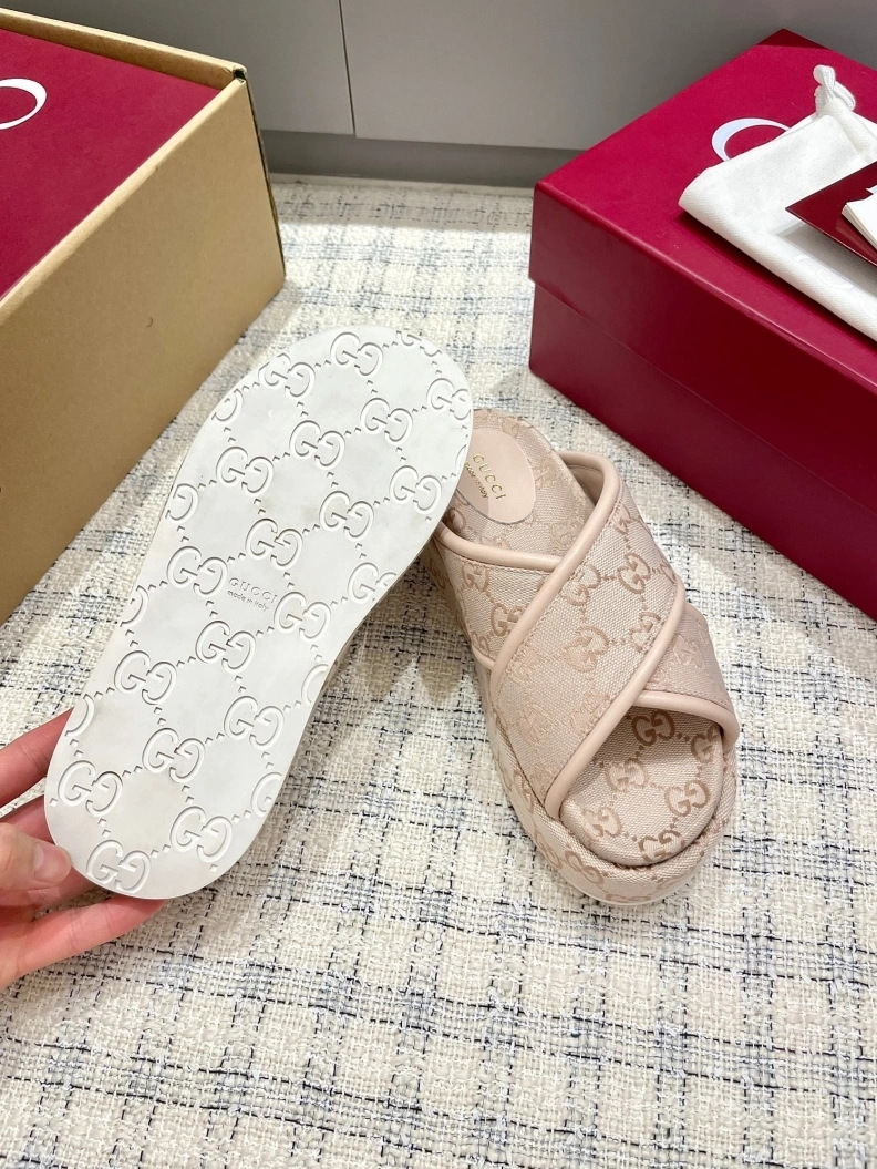 Minimalist Gxccx Slippers 157059