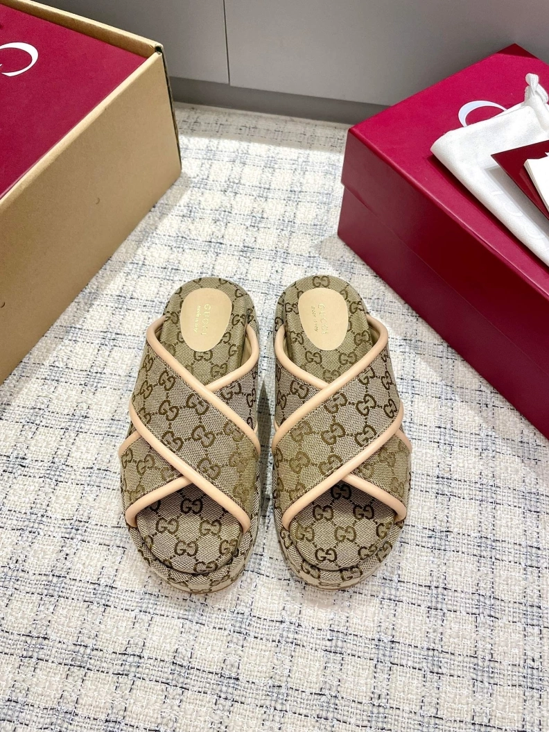Lightweight Gxccx Slippers 157056