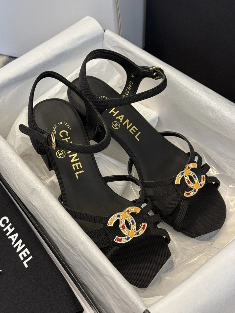 Versatile Chxnxl Sandals 119204