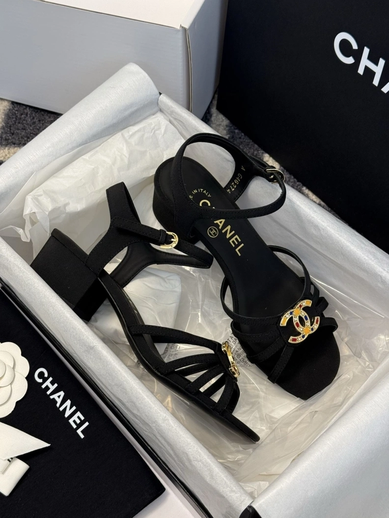 Versatile Chxnxl Sandals 119204