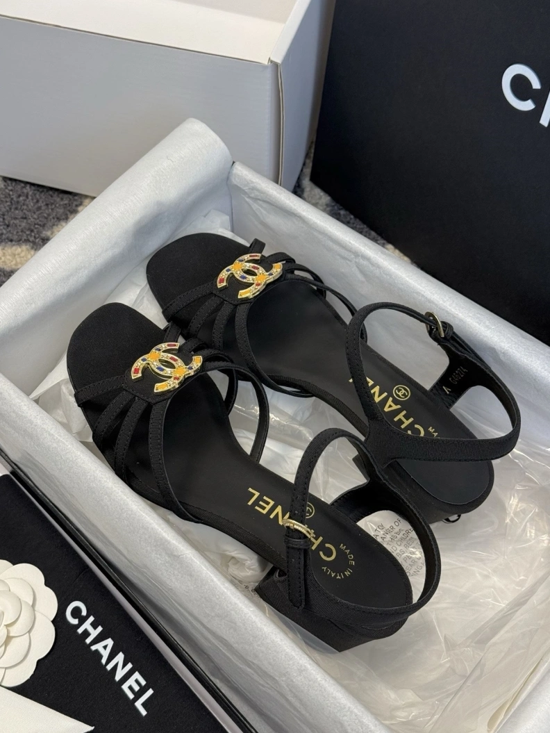 Versatile Chxnxl Sandals 119204