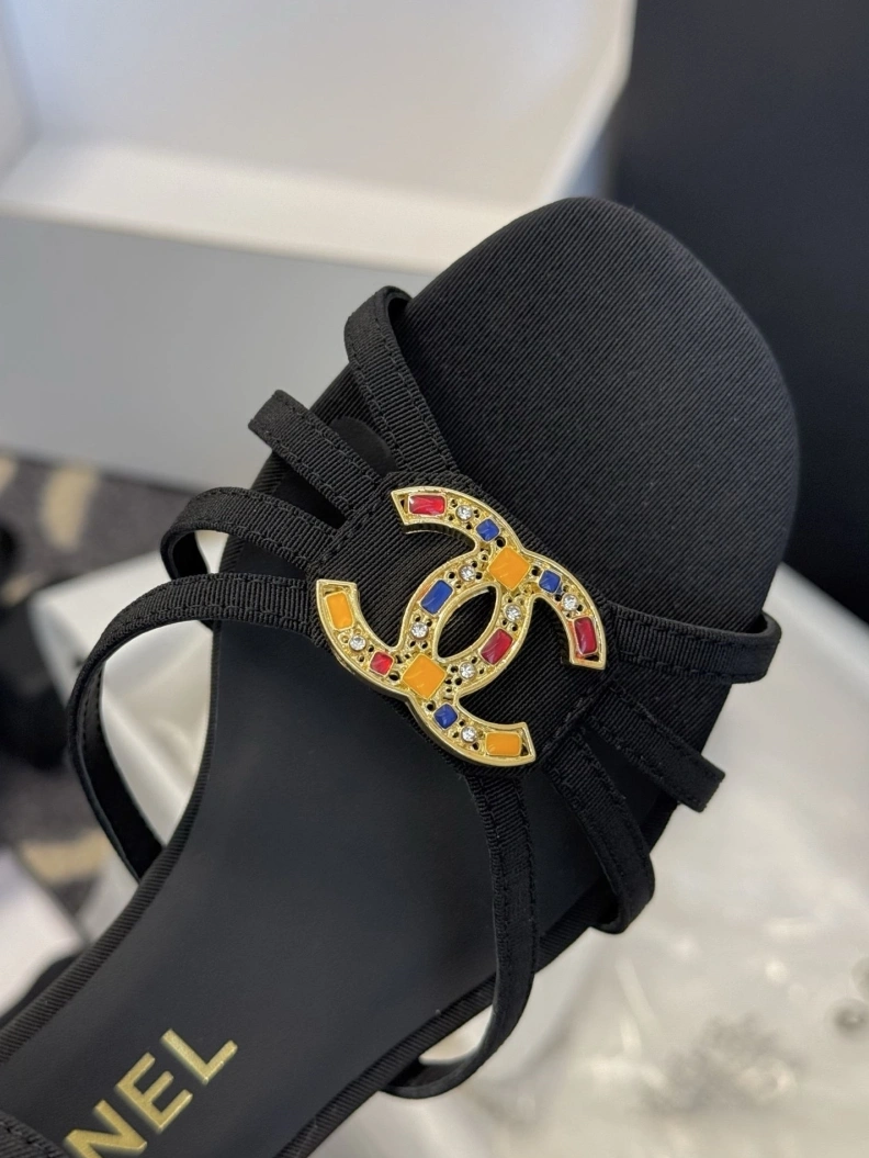 Versatile Chxnxl Sandals 119204