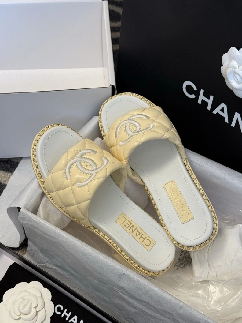 Affordable Chxnxl Slippers 118944