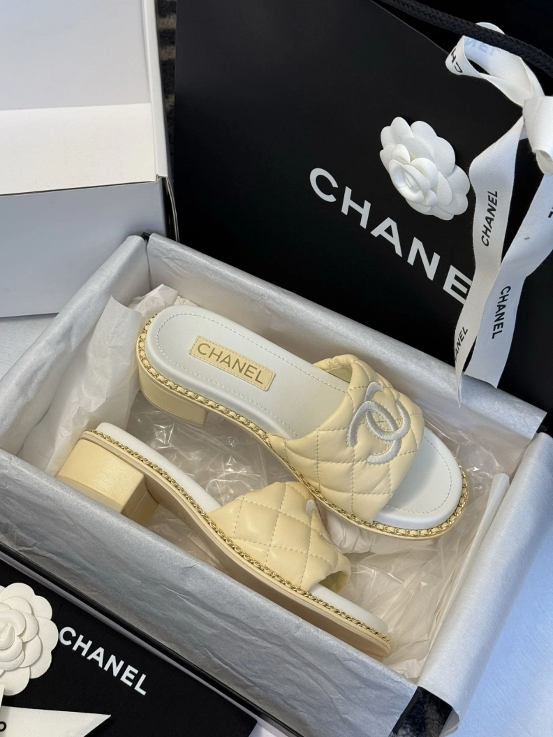 Affordable Chxnxl Slippers 118944