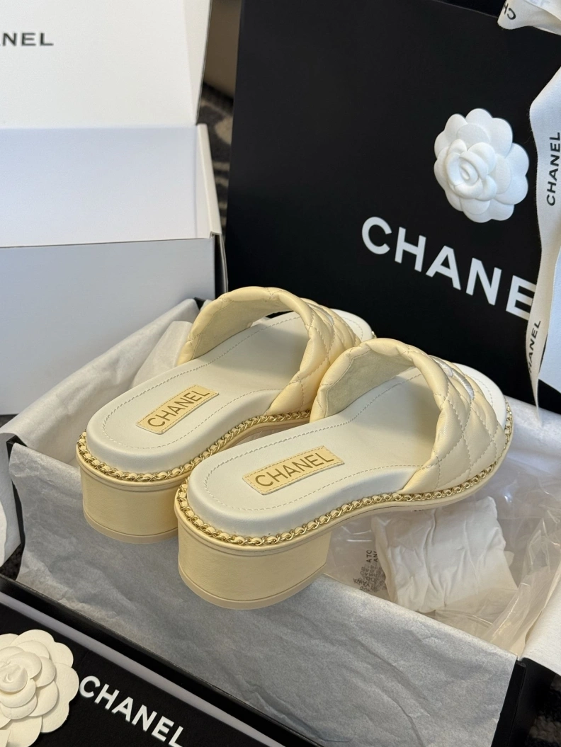 Affordable Chxnxl Slippers 118944