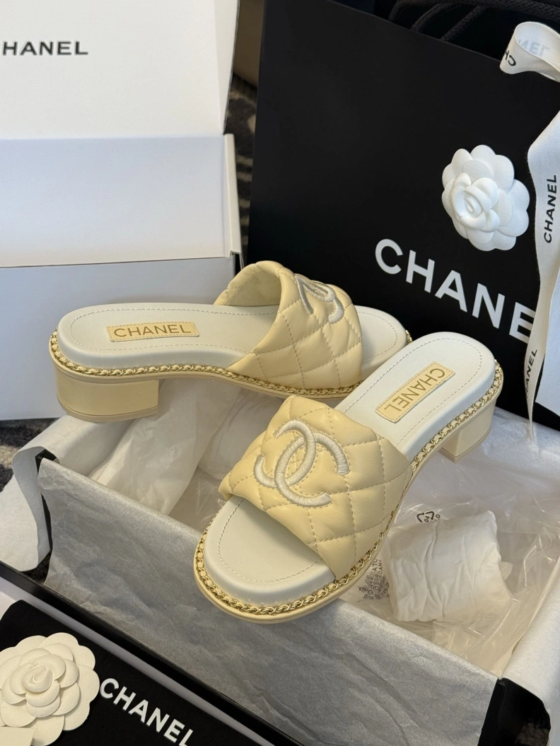 Affordable Chxnxl Slippers 118944