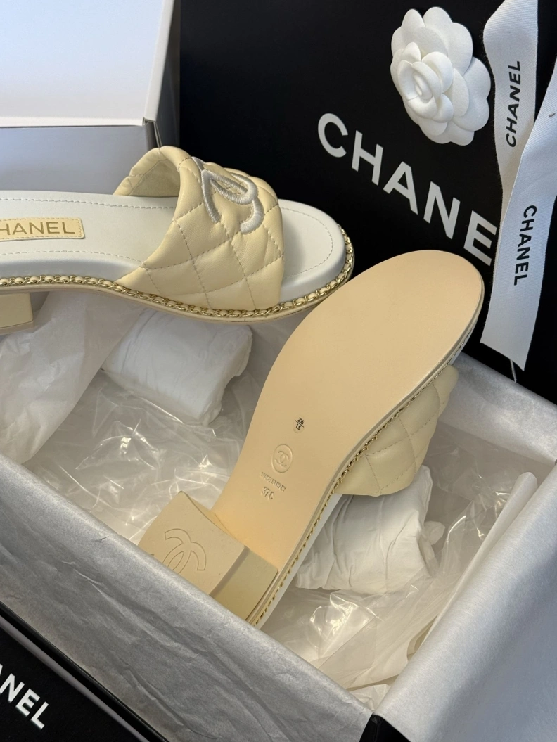 Affordable Chxnxl Slippers 118944