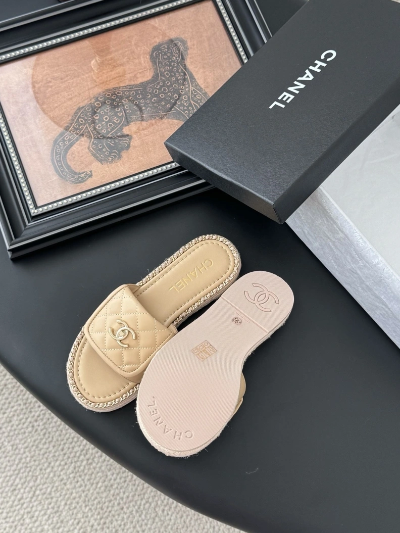 Functional Chxnxl Slippers 118936