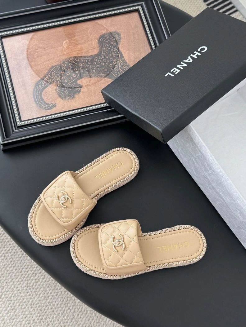 Functional Chxnxl Slippers 118936