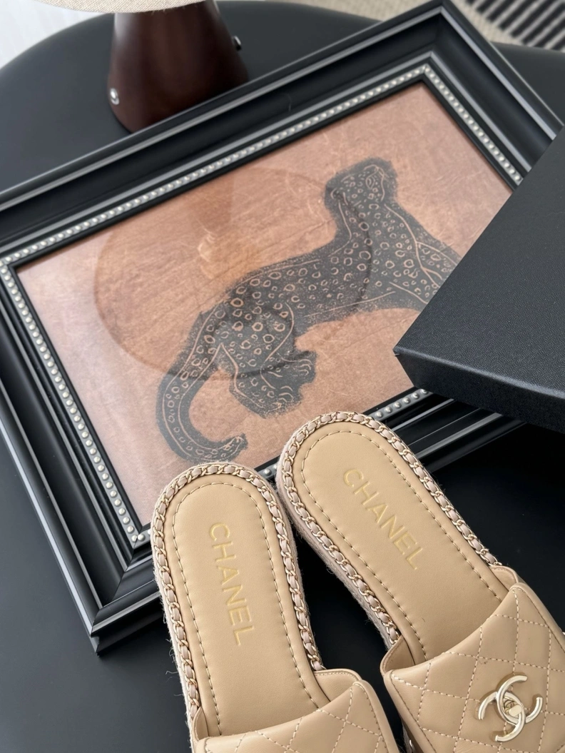 Functional Chxnxl Slippers 118936