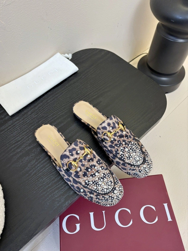 Cozy Gxccx Slippers 157050