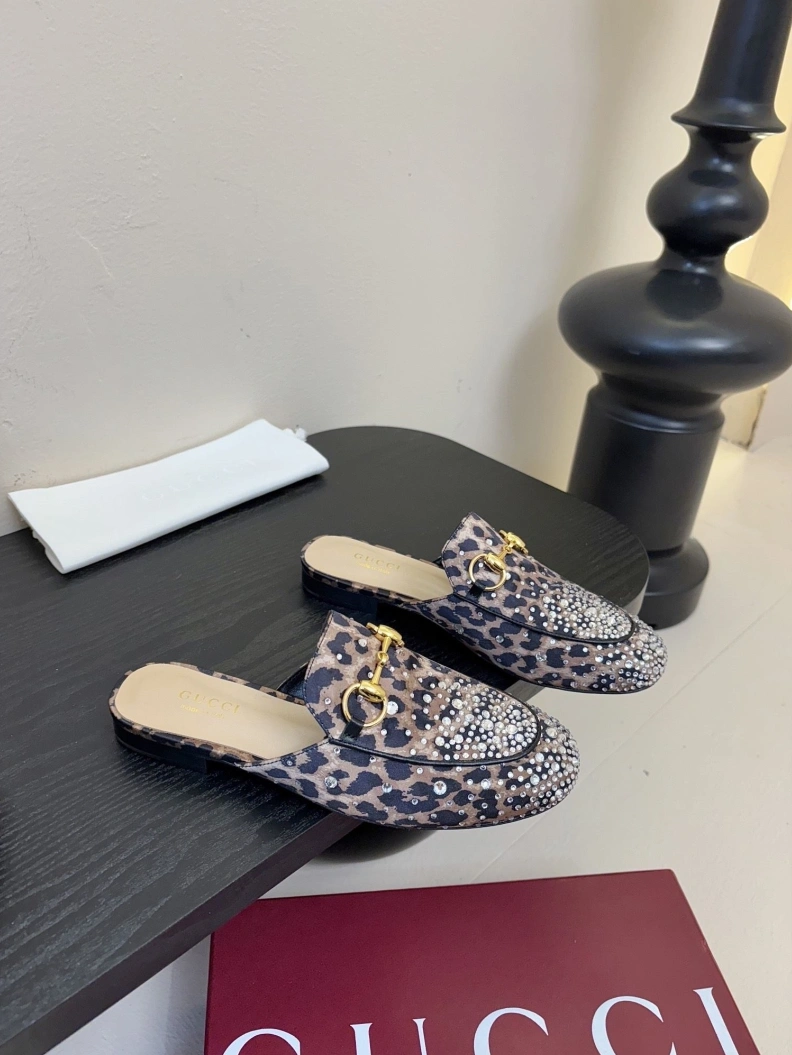 Cozy Gxccx Slippers 157050