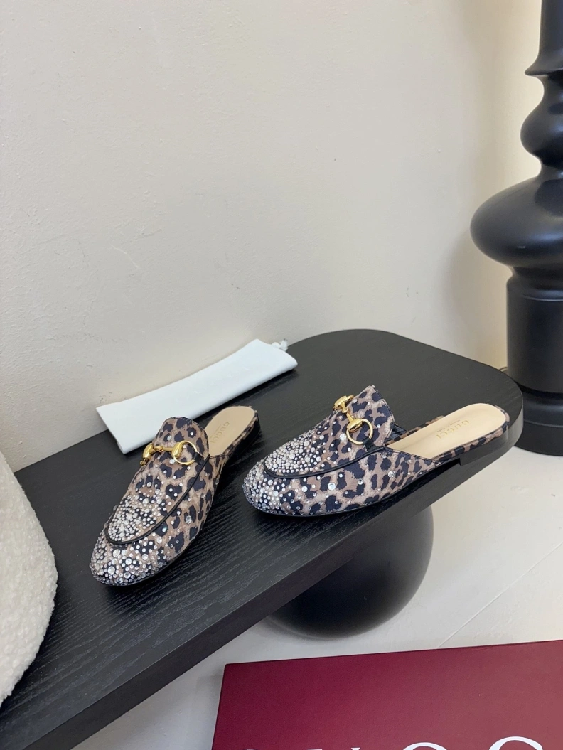 Cozy Gxccx Slippers 157050