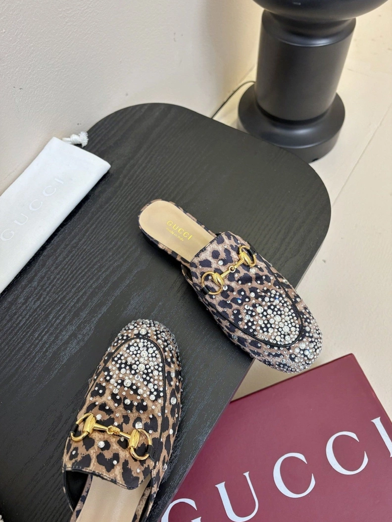 Cozy Gxccx Slippers 157050