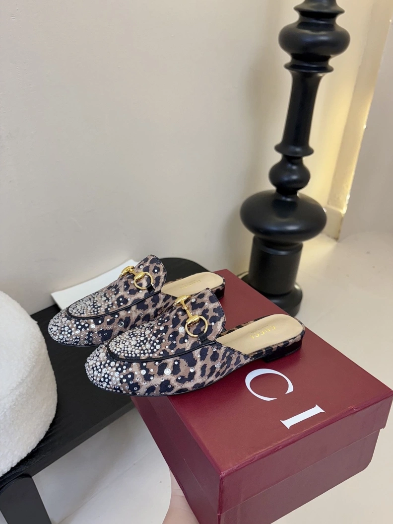 Cozy Gxccx Slippers 157050