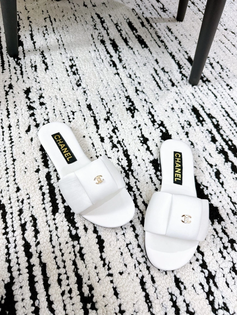 Breathable Chxnxl Slippers 118933