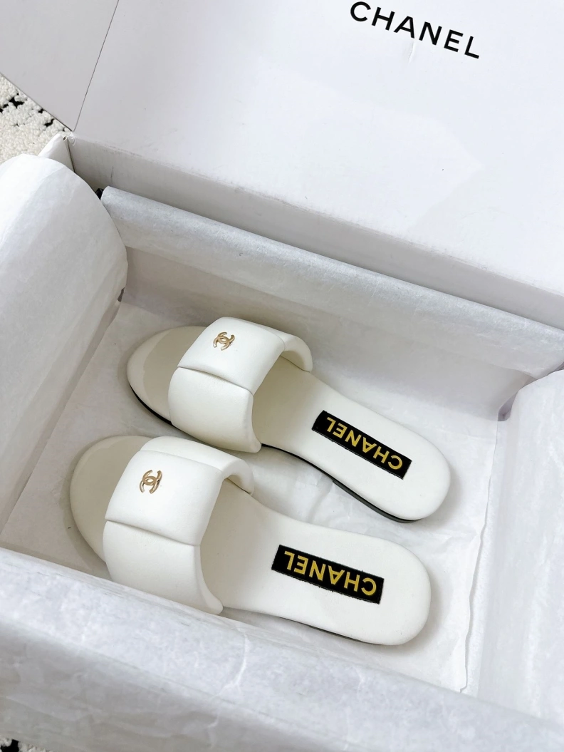 Breathable Chxnxl Slippers 118933