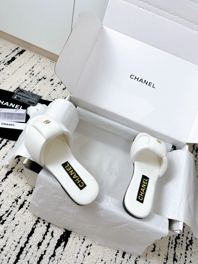 Breathable Chxnxl Slippers 118933