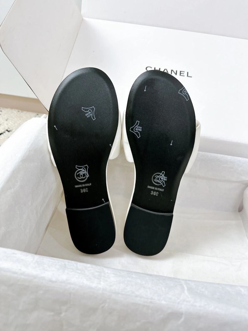 Breathable Chxnxl Slippers 118933