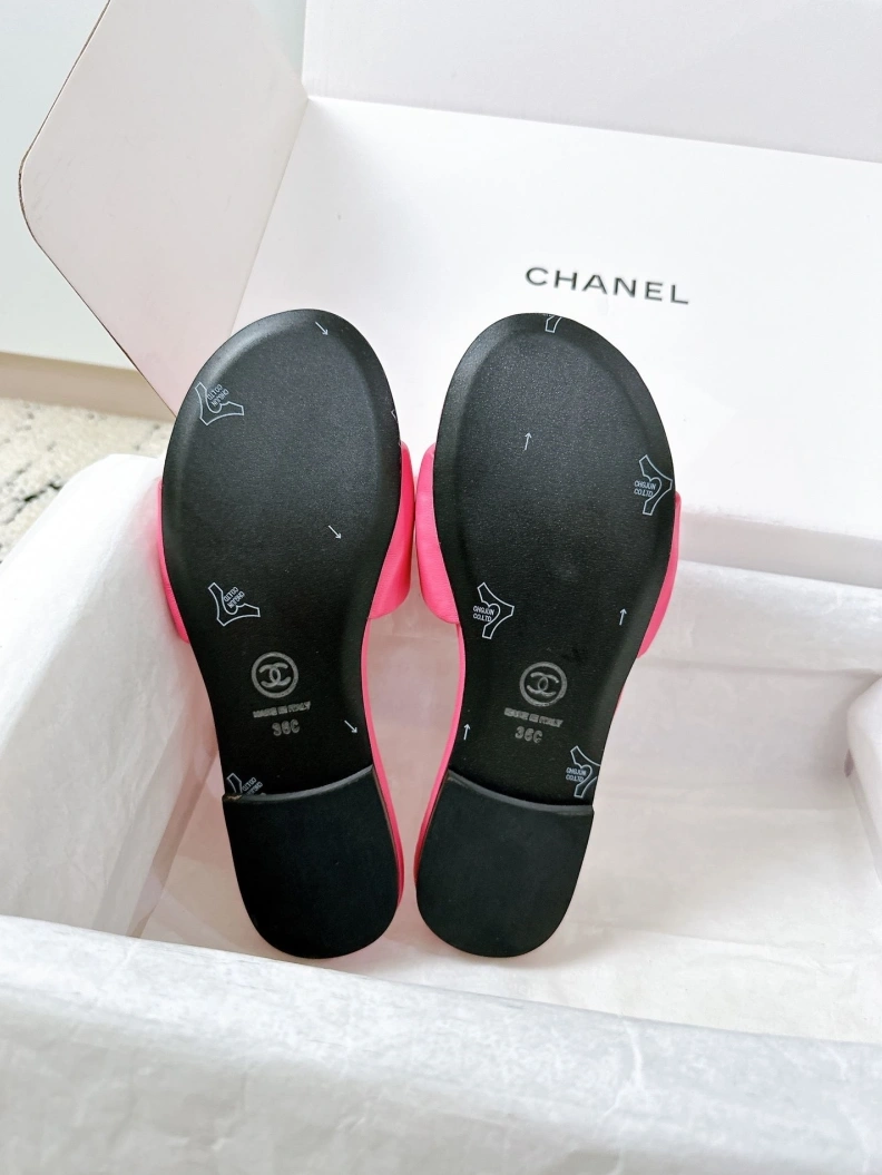 Bright Chxnxl Slippers 118931