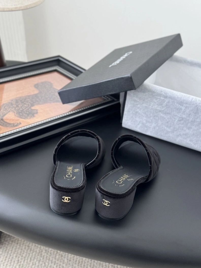 Compact Chxnxl Slippers 118920
