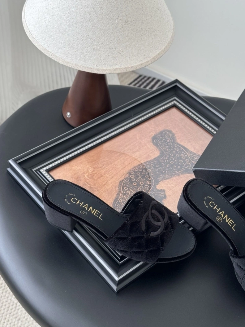 Compact Chxnxl Slippers 118920