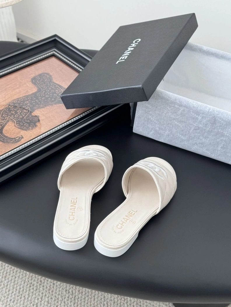 Timeless Chxnxl Slippers 118925