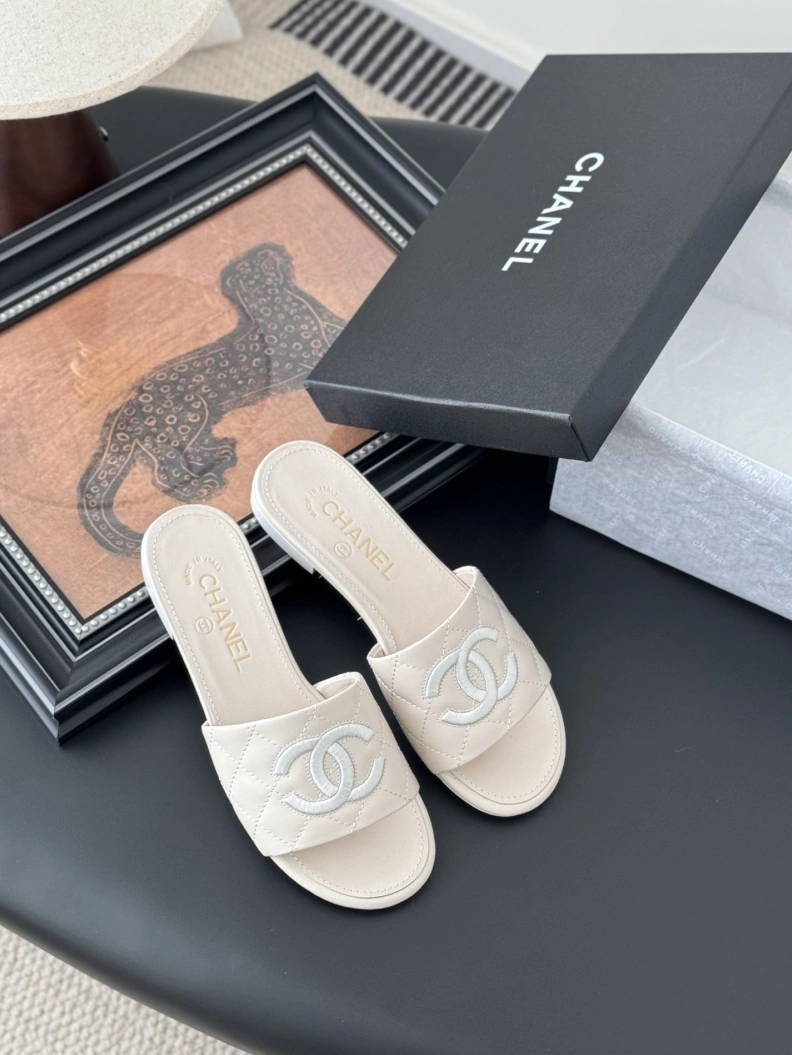 Timeless Chxnxl Slippers 118925