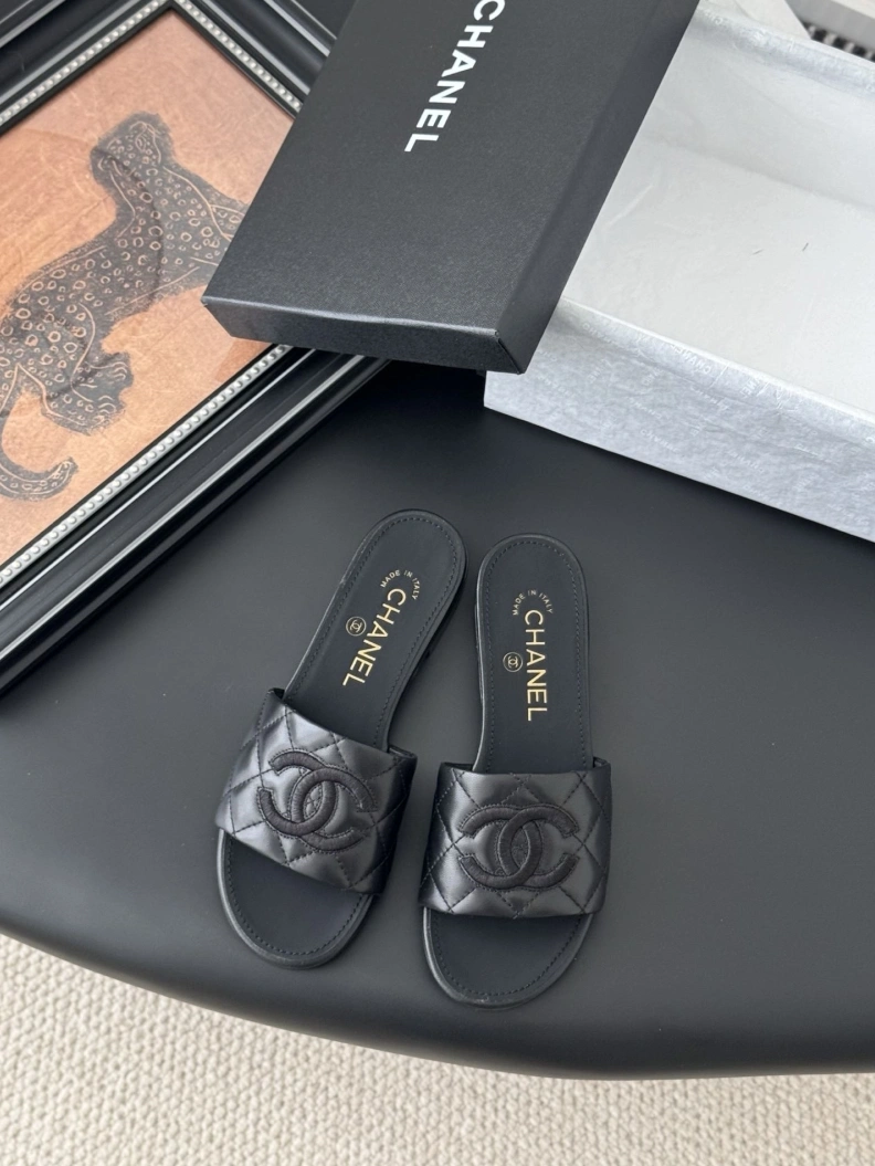 Affordable Chxnxl Slippers 118927