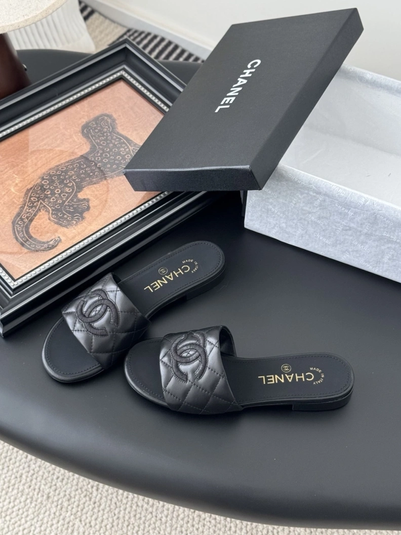 Affordable Chxnxl Slippers 118927